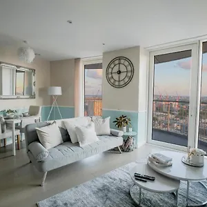 Amazing London Skyline View & Transport Links , Barking (Greater London) United Kingdom